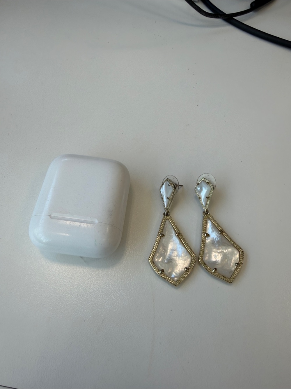 Kendra Scott dangle earrings